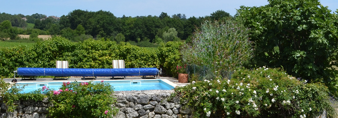 Bergerac farmhouse rental garden and pool